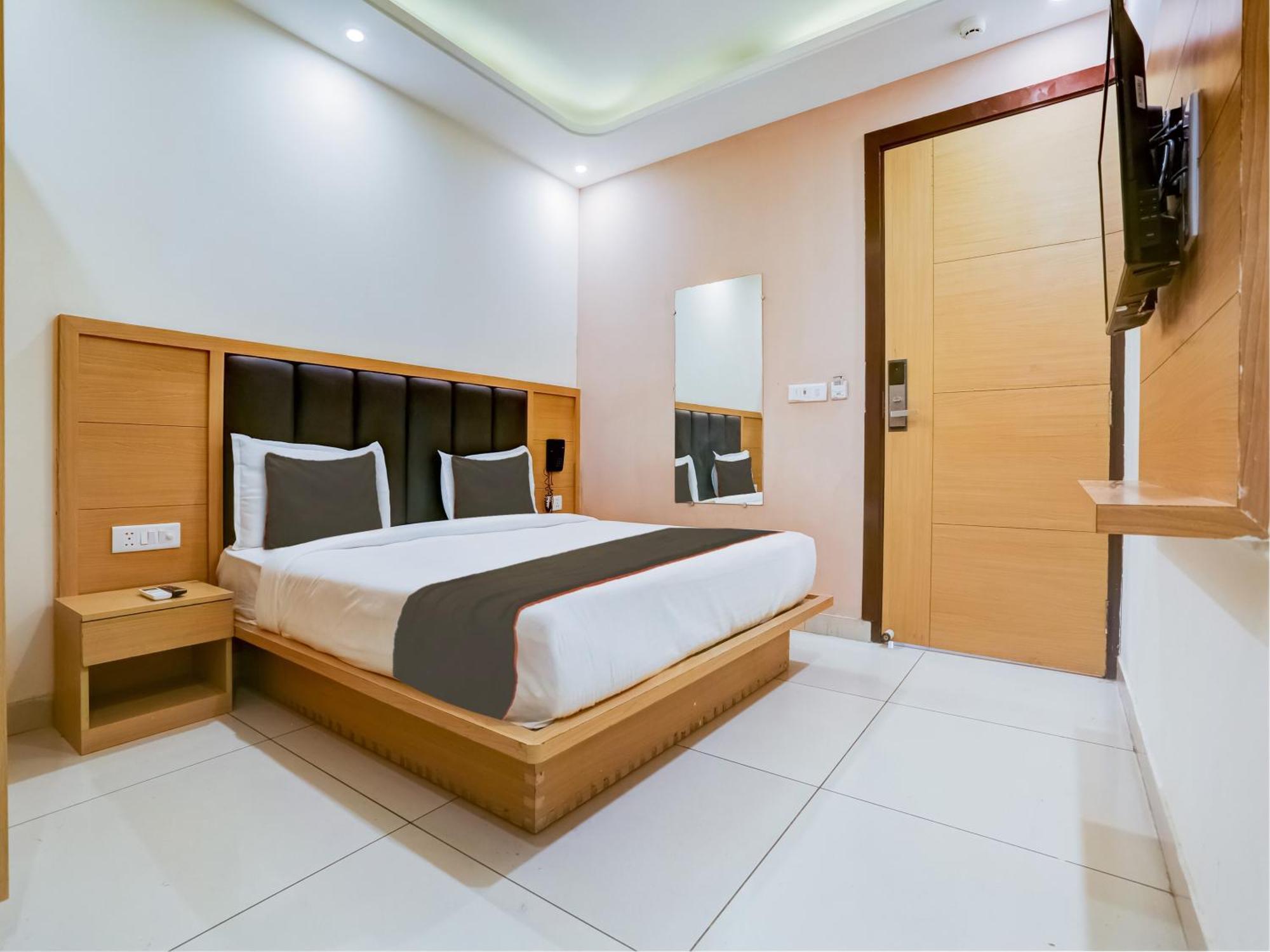 Hotel Collecion O White House à New Delhi Extérieur photo